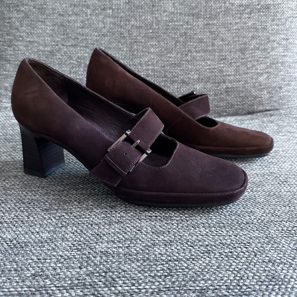 AEROSOLES Dark Brown Women's Buckle Heels - Picture 1 of 6